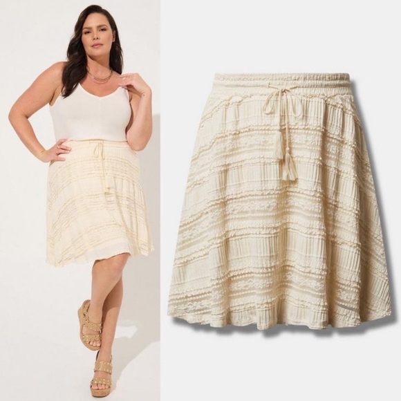 Torrid Cream Lace Skater Skirt NWT 3 - Picture 4 of 5